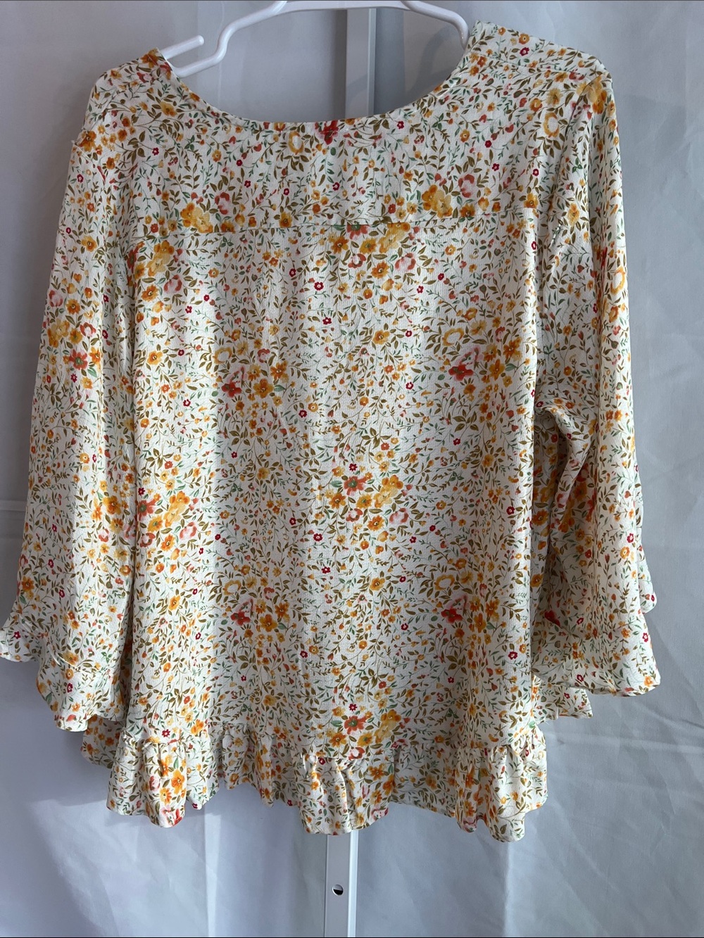 Rose & Thme Cream Floral V-Neck Ruffle Hem Blouse - Picture 7 of 16